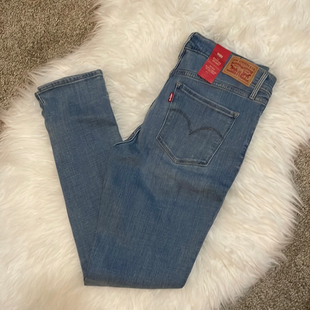 Levi’s 311 Shaping Skinny Jeans. Women’s size 30 NWT